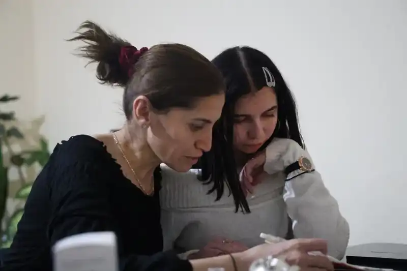 Kayıp Çocukluk: Çocuk Yaşta Evlendirilen Genç Kızın Kanserle Mücadelesi