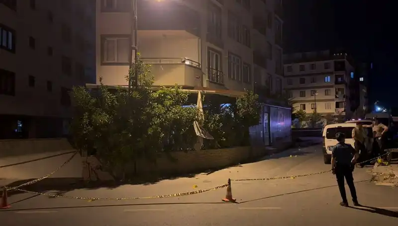 İstanbul'da Kafeye Yapılan Silahlı Saldırı: Soruşturma Başlatıldı