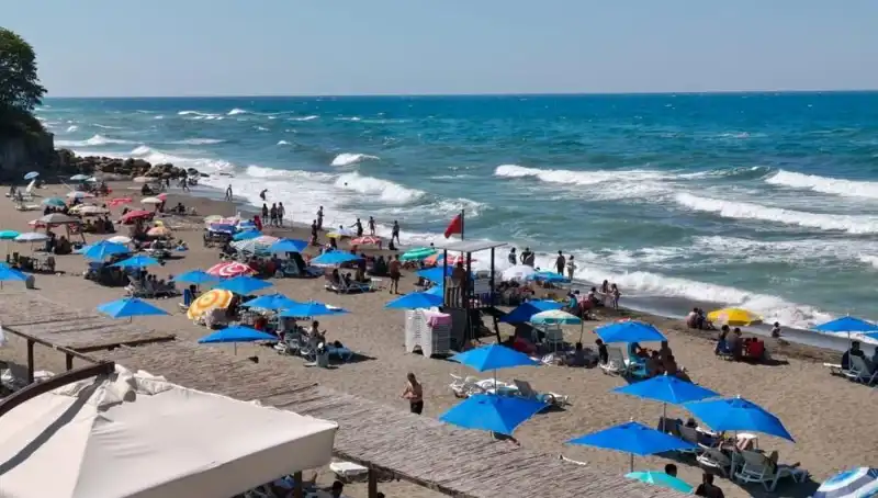 Akçakoca'da Denizi Kapatmanın Ardındaki Nedenler ve Etkileri