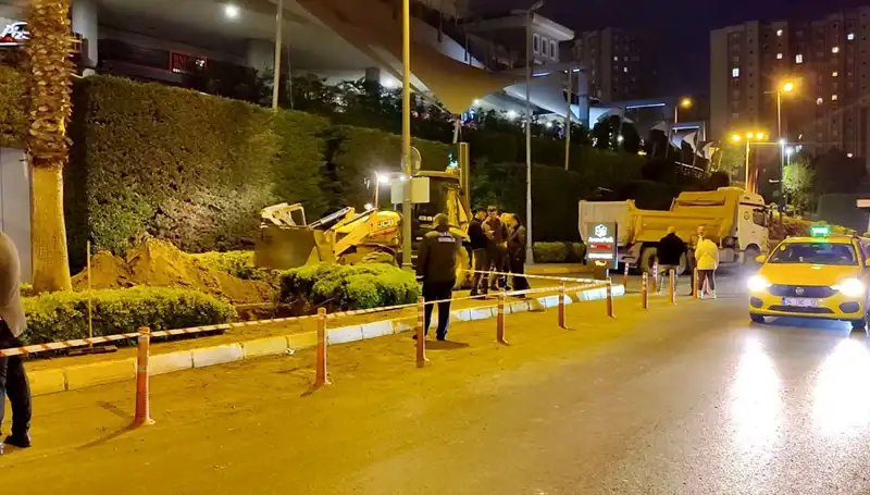 AVM Girişinde Doğalgaz Paniği: Yangın Korkusu Yaşandı!