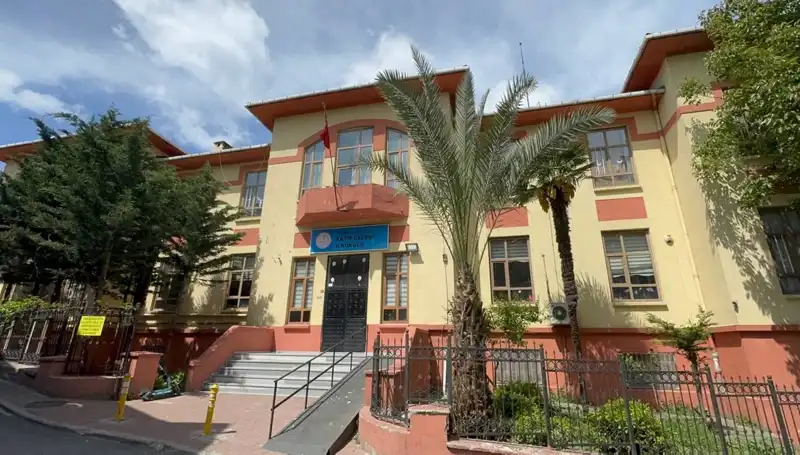 Depremde Hasar Gören 4 Okulda Acil Boşaltma Kararı Alındı
