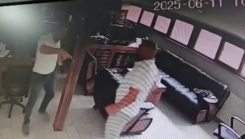 Alacak Verecek Meselesi Kanlı Bir Sonla Bitti: Kalfa, İş Adamını Yaşamdan Kopardı