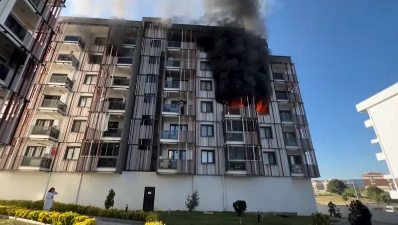 Çanakkale’de Sabahın Karanlığında Yangın Paniği: İtfaiye Seferber Oldu