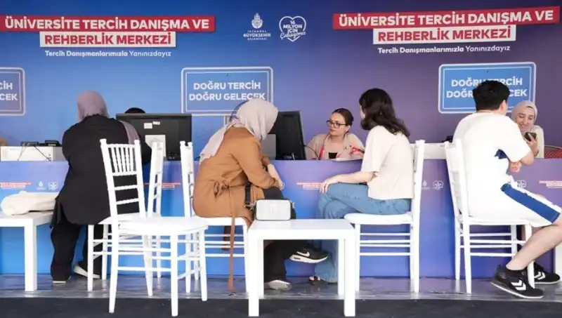İstanbul'da 24 Noktada Açılan İBB Tercih Danışma ve Rehberlik Merkezleriyle Üniversite Seçimi Kolaylaşıyor