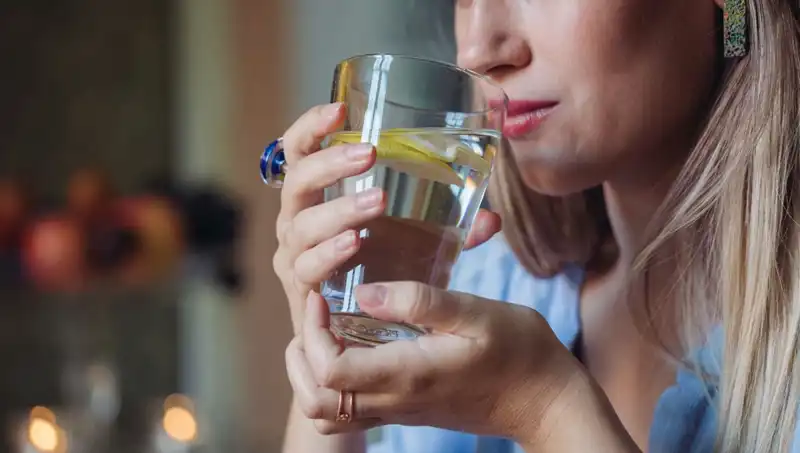 Aç Karnına Her Sabah 1 Litre Su İçmenin Faydaları ve Etkileri