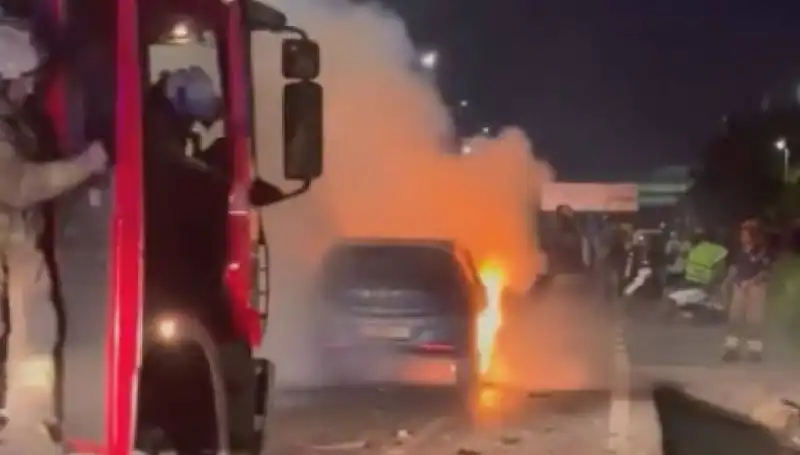 Otoyolda Çarpışan Araç Korkunç Bir Yangına Neden Oldu!