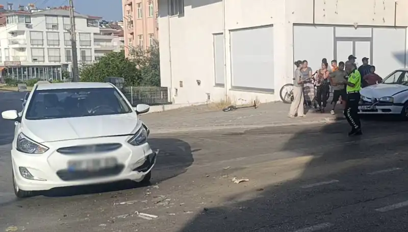 Antalya’da İki Otomobil Çarpıştı: Kaza Anı ve Sonrasındaki Gelişmeler