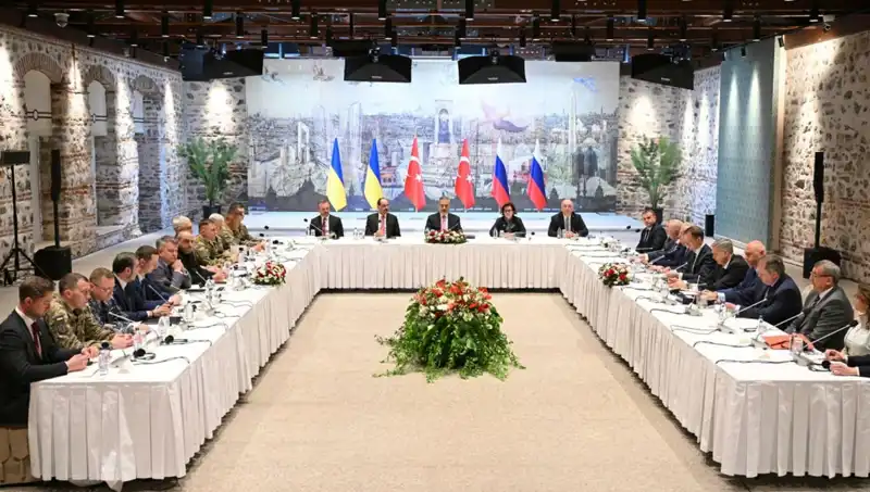İstanbul’da Barış Zirvesi: Rus Heyeti Tarihi Ziyarette Bulundu