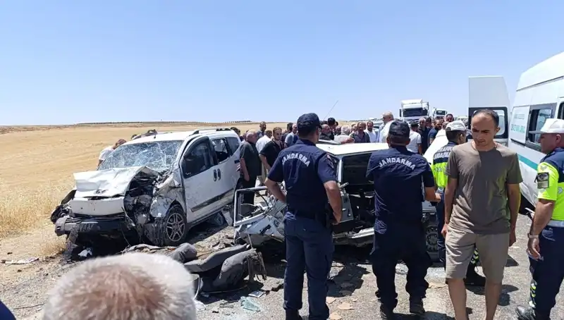 Otomobil ve Hafif Ticari Araç Feci Kaza: 4 Kişi Hayatını Kaybetti
