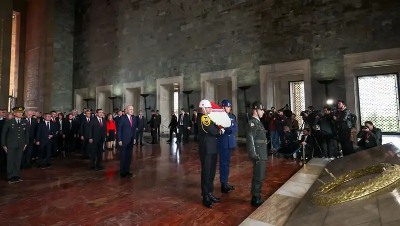 Devlet Erkanının Anıtkabir Ziyareti: Anma Törenleri ve Duygusal Anlar