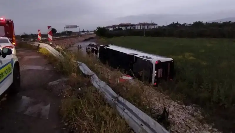 Manisa'da Yolcu Otobüsü Kazası: Yaralıların Durumu ve Kaza Detayları Açıklanıyor