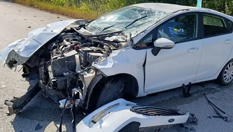 Çanakkale'de Şiddetli Trafik Kazası: İki Kişi Yaralandı
