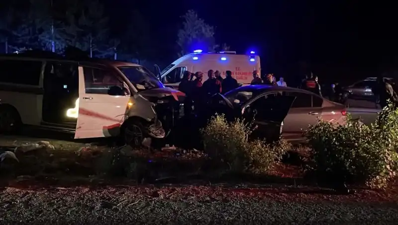 Ters Yön Faciası: Kafa Kafaya Çarpışan Araçlarda Can Pazar İnanılmaz Detaylar!