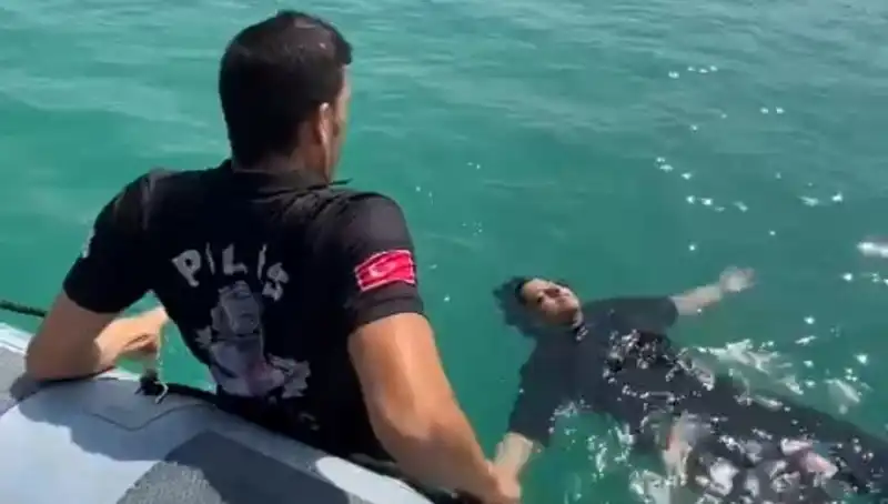 Baraj Gölüne Düşen Kadın Gemi Adamlarının Kahramanlığıyla Kurtarıldı