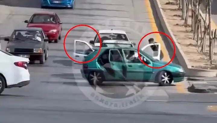 Trafikte Bıçaklı Saldırı: Polis Olay Yerinde Müdahale Etti