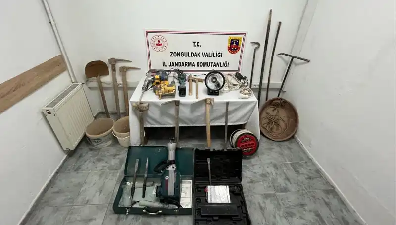 Çaycuma’da Kaçak Kazı Operasyonu: 5 Kişi Suçüstü Yakalandı