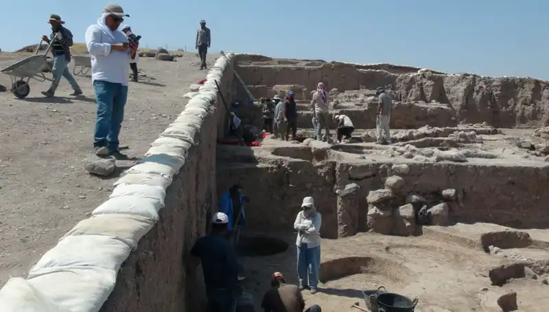 Kilis Oylum Höyük'te Kazı Çalışmaları Yaz Sıcağında Devam Ediyor