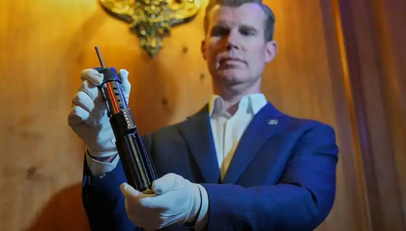 İkonik Darth Vader Işın Kılıcı Müzayedede 3.65 Milyon Dolara Satıldı