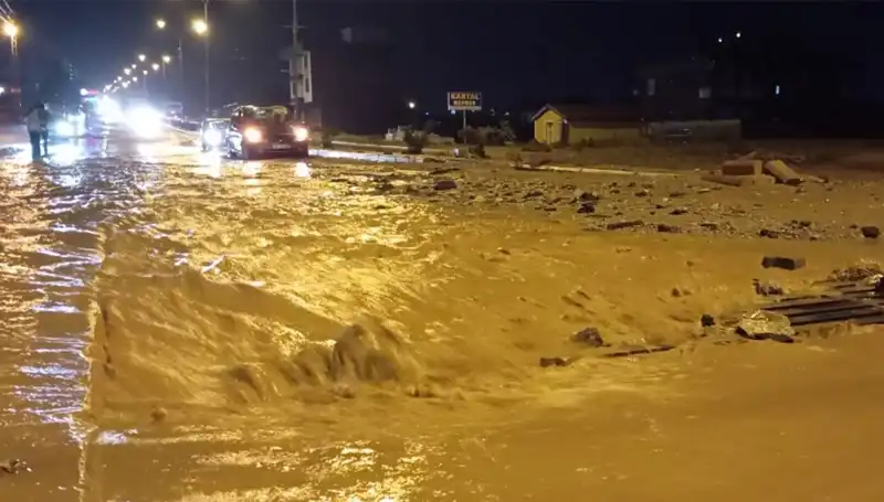 Konya ve Ankara'da Beklenmedik Sel Felaketi: Hayat Durdu!