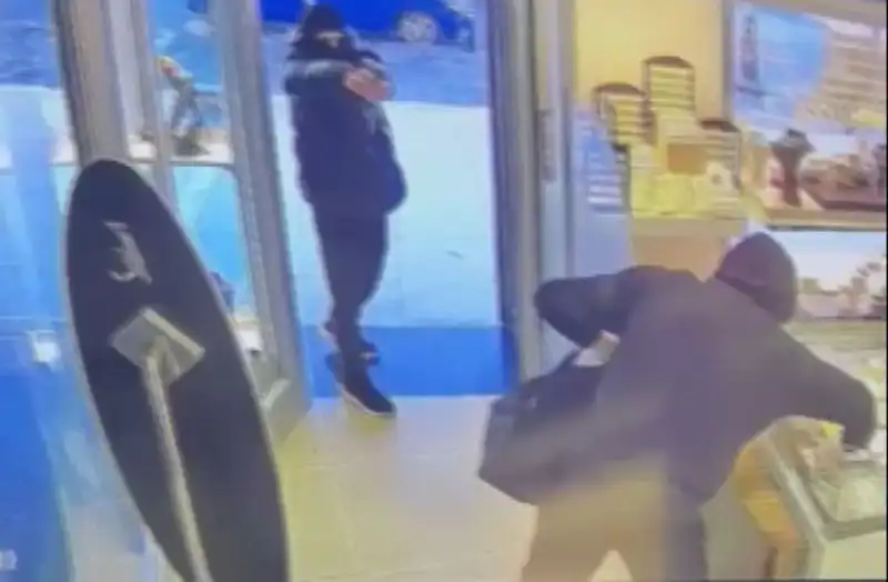 Ümraniye'de Şok Soygun Girişimi: 5 Maskeli Silahlı Çetenin Planı Ne?
