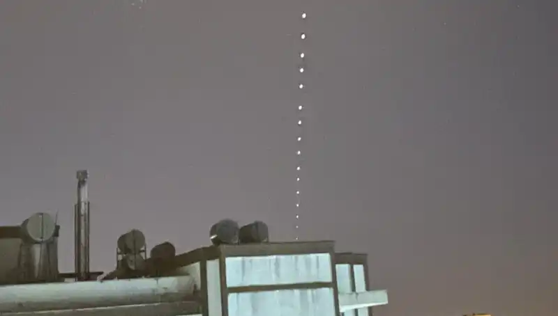 Adana Gökyüzünde Starlink Işıkları: Uzaydan Gelen Nadir Görüntü