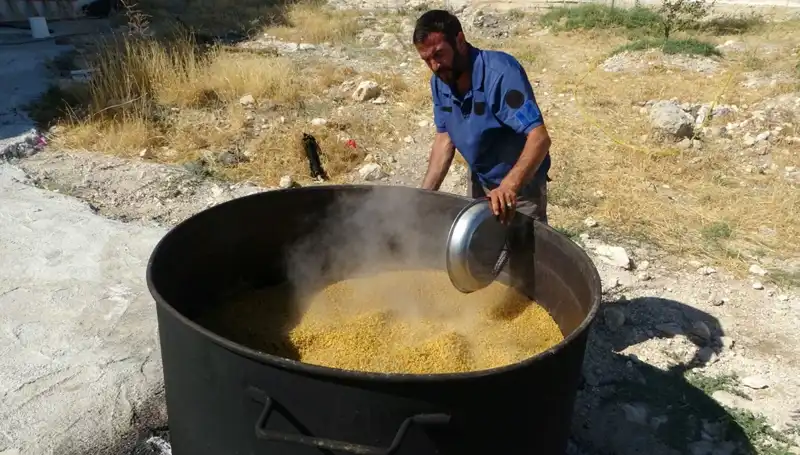 Her Yıl Ağustos’ta Başlayan Eylül'de Biten Geleneğin Ardındaki Sır: Kazanlar Kaynamaya Başladı