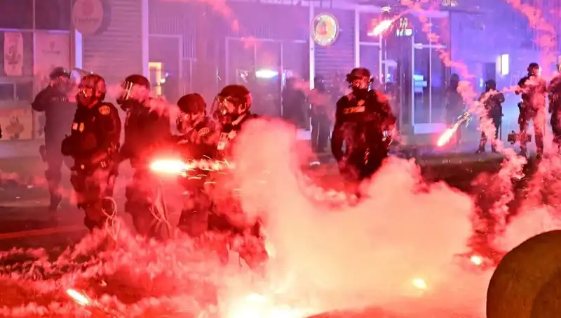 ABD'de Isyan Dalgası: Los Angeles'tan Yerel Protestolar Ülke Geneline Yayılıyor