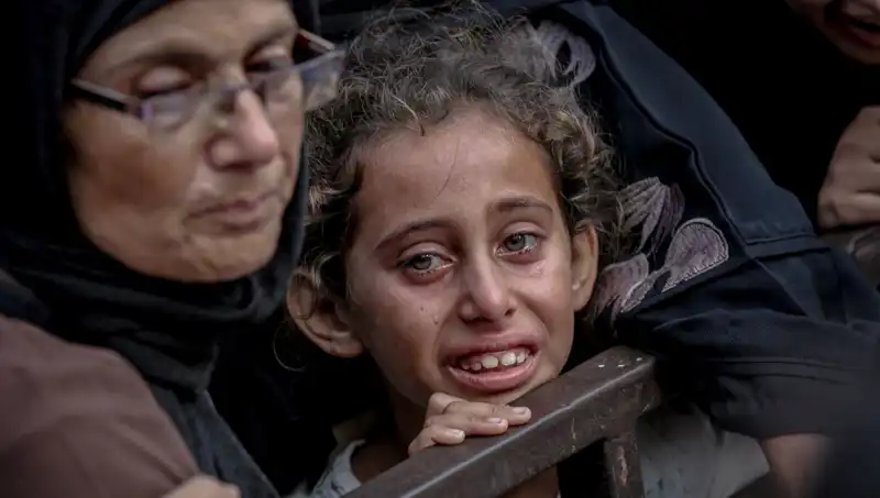 Gazze'deki Açlık Draması: İsrail Askrenin Gıda Stoklarını Toprağa Gömmesiyle İlgili Skandal