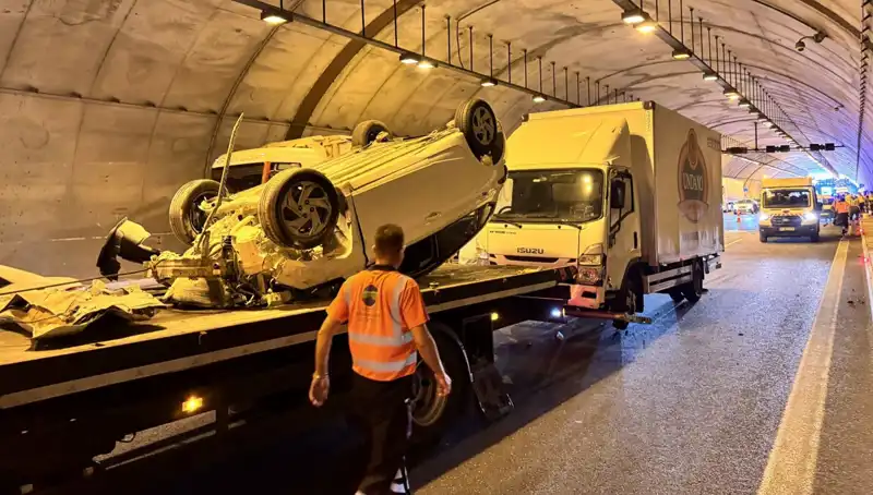 Kuzey Marmara Otoyolu'nda Otomobil ve Kamyonet Çarpıştı: Feci Kaza