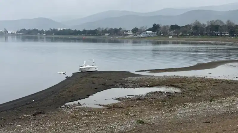 İznik Gölü'nde Kuraklık Alarmı: Yağışlara Rağmen Suyun Seviyesi Düşüyor