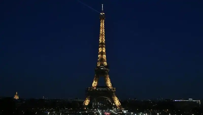 Paris’te Eyfel Kulesi’ne Saldırı Planı İptal Edildi: İki Şüpheli Tutuklandı