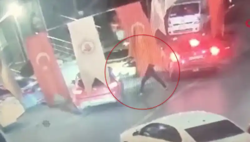 Genç Otomobilde Kurşun Yağmuruna Tutuldu: Olayın Perde Arkası!