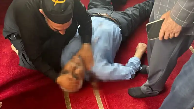 Camide Namaz Kılarken Bıçaklanan Kişinin Dramı: Neden Oldu?