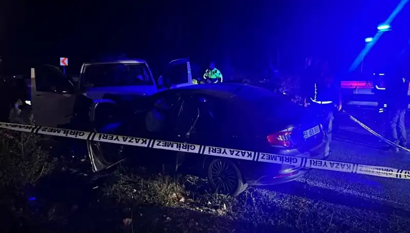 Minibüs Kaza Yaptı: Ters Şeritte Feci Çarpışma, 1 Ölü, 8 Yaralı