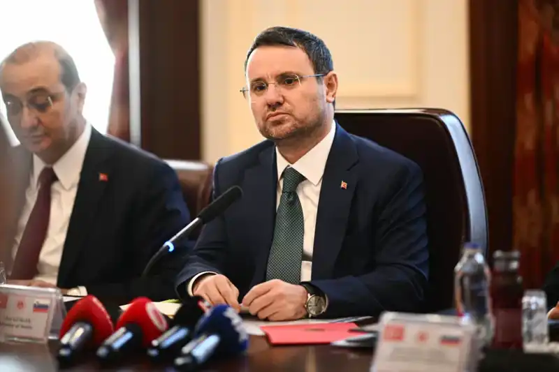 Akın Gürlek: İş Dünyasında Kararlılığı ve İnovasyonu Birleştiren Lider