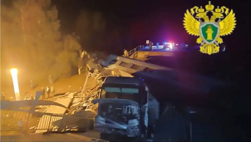 Rusya'da İki Köprü Çöktü ve Trenler Raydan Çıktı: Olayın Ardındaki Gerçekler