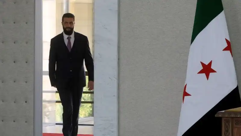 Paris’te Şara-Macron Zirvesi: Fransa, Yeni Suriye'nin İnşasına Desteğini Açıklıyor