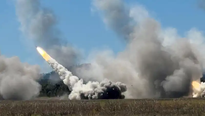 Avustralya'nın En Büyük Askeri Tatbikatında İlk HIMARS Atışı Gerçekleştirildi