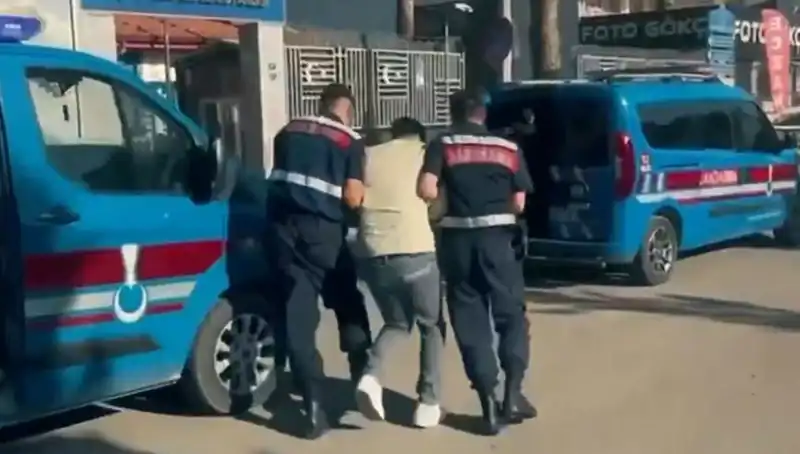 Türkiye Genelinde 10 İlde Büyük Suç Operasyonu: 74 Şüpheli Gözaltında