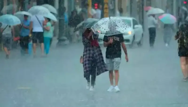Meteoroloji Uyardı: Yangın Bölgesinde Kuvvetli Rüzgar İstanbul'da Sağanak Yağış Bekleniyor