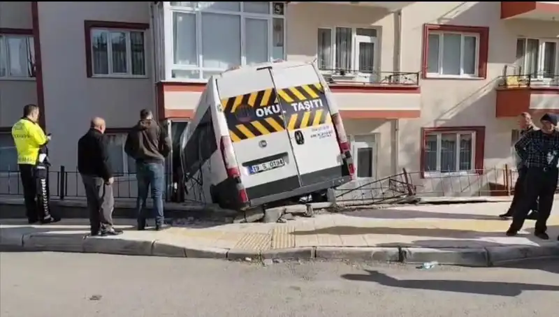 Okul Servisi Balkona Girdi: Yaralı Öğrenciler için Acil Müdahale