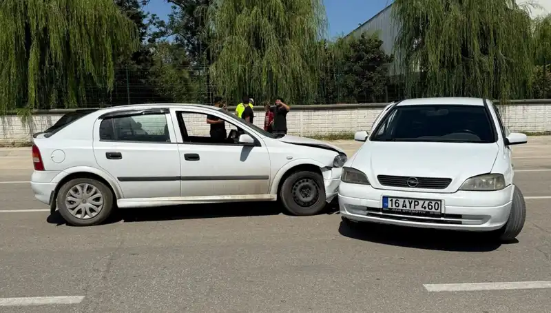 İkisi de Aynı Anda Yola Çıktı: Feci Kaza 2 Yaralıyla Sonuçlandı