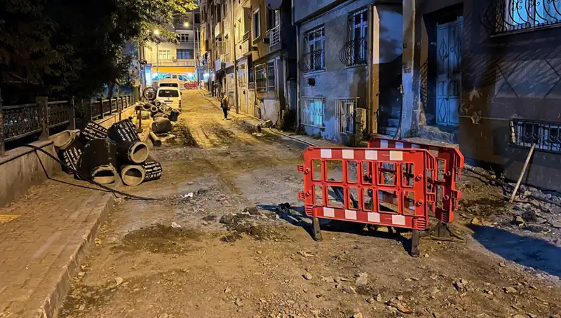 Bayrampaşa'da Altyapı Çalışmaları Sırasında Rögar Kapağı Patladı: Olayın Ardındaki Sebepler