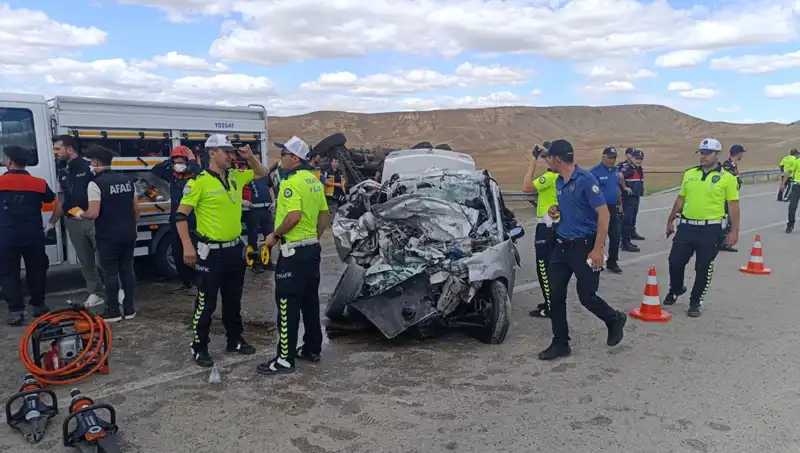 Yozgat'ta meydana gelen feci trafik kazası: 3 can kaybı, 2 yaralı