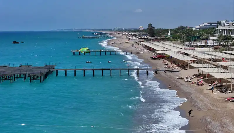 Antalya Sahillerinde Güneşli Havanın Keyfini Çıkarın: Sonbahar Kaçamağı