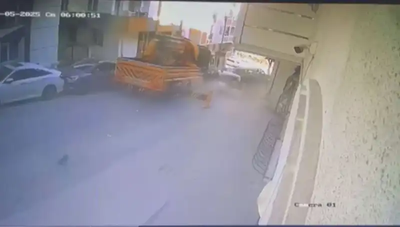Kontrolden Çıkan Vinç Trafikte İkâz Yarattı: 23 Araçta Maddi Hasar